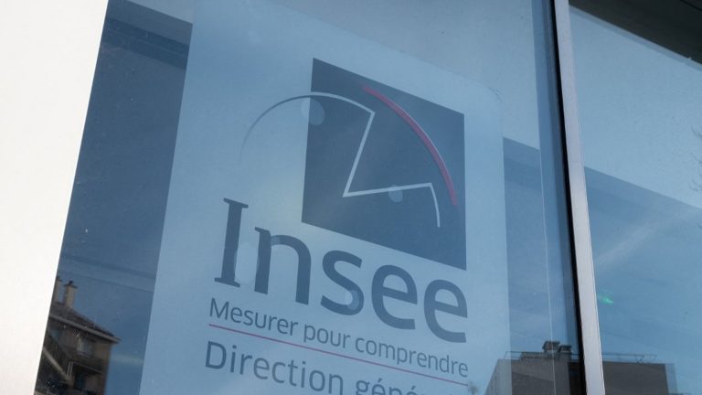 France’s public deficit reaches 5.5% of GDP in 2023 according to INSEE, more than the 4.9% initially planned by the government