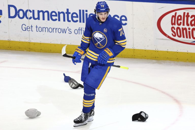 Friday in the NHL |  Thompson scores four times in Sabers win over Devils