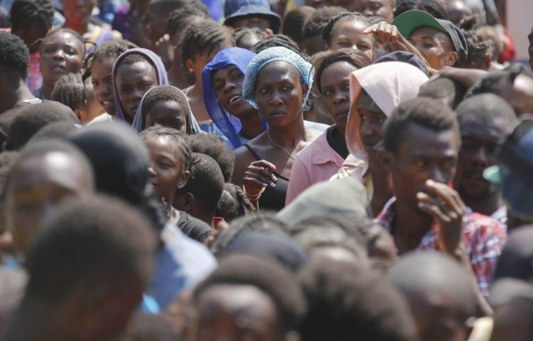 Gangs block roads in Haiti, paralyzing the delivery of humanitarian aid