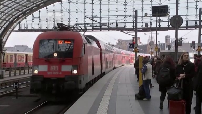 German railway company Deutsche Bahn reaches agreement with its employees