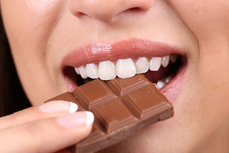 HEALTH.  What are the effects of chocolate on our brain?