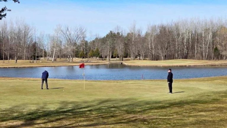 Here is one of the two golf clubs open at the start of the season: “It’s still early,” says one of the owners