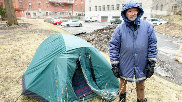 Housing crisis: a priest voluntarily returns to the street