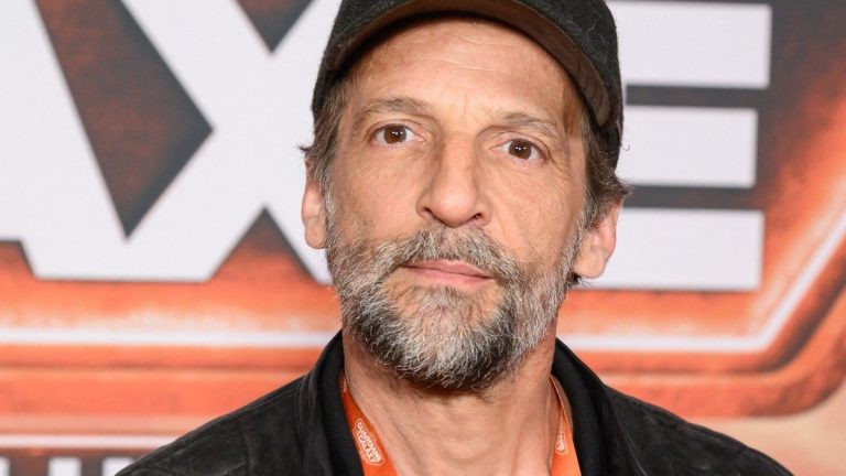 “If my daughters take a hand on the ass, they slap it back”, Mathieu Kassovitz makes rare confidences about Carmen and Ava