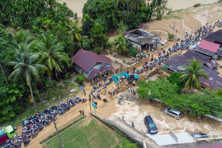 Indonesia |  Floods and landslide on the island of Sumatra, at least 19 dead