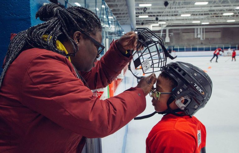 Integration through hockey in the eyes of Valérian Mazataud