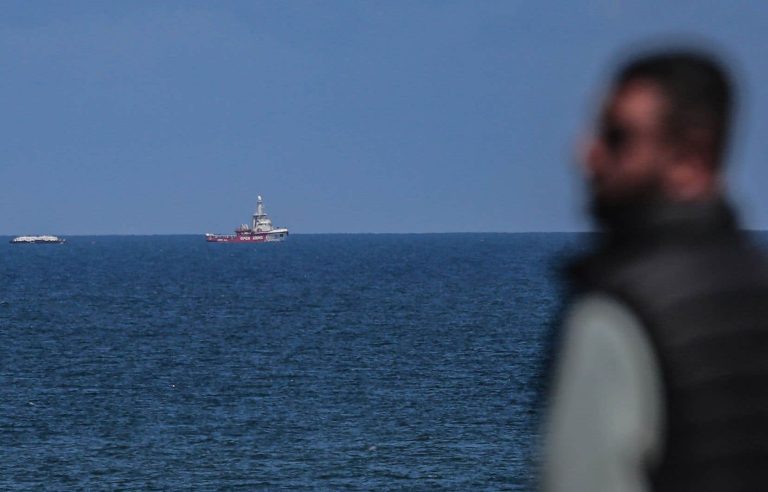 Israel-Hamas war: a boat loaded with humanitarian aid approaches Gaza