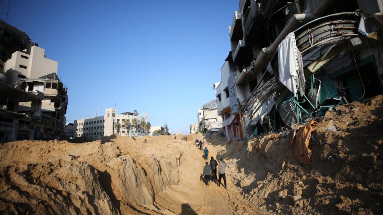 Israeli army carries out operation on al-Chifa hospital in Gaza