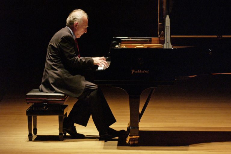 Italian pianist Maurizio Pollini dies at the age of 82