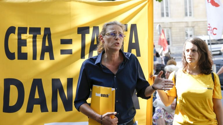 “It’s a real anti-democratic hold-up,” denounces Karine Jacquemart, general director of Foodwatch France