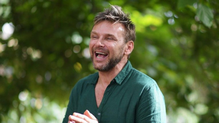 Jeanfi Janssens boycotted by “Quotidien” and “C à vous”, he swings at Anne-Elisabeth Lemoine and Yann Barthès