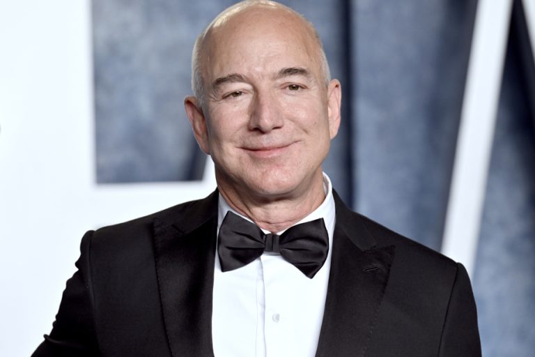 Jeff Bezos overtakes Elon Musk to once again become the richest man in the world