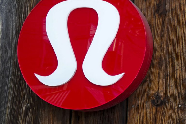 Lululemon shares fall after news of US slowdown