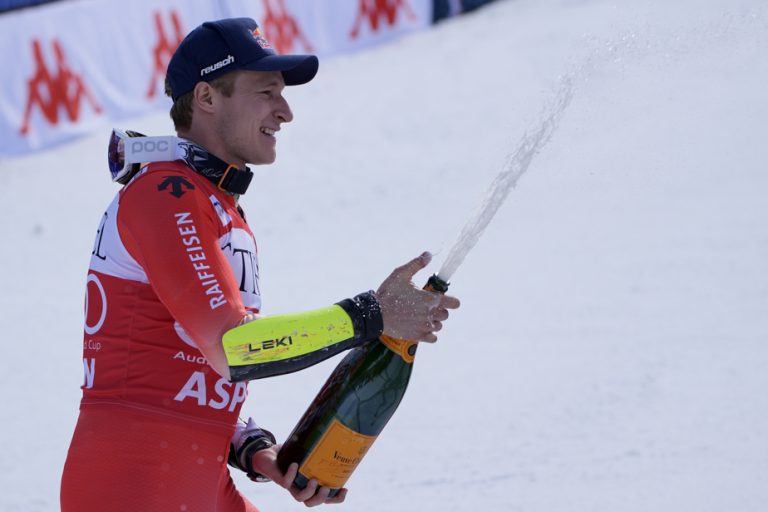 Men’s alpine skiing |  Marco Odermatt wins 12th giant slalom in a row