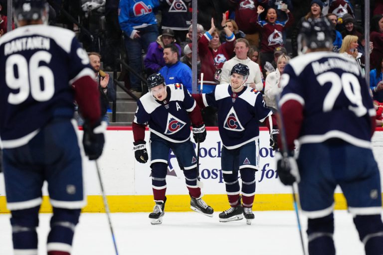 Monday in the NHL |  Avalanche shut out Blackhawks 5-0