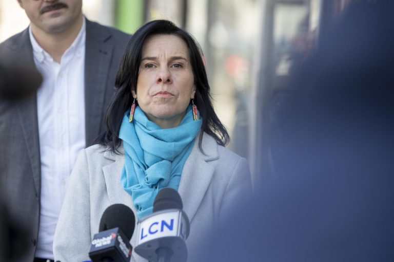 Montreal City Hall |  Valérie Plante tests the popularity of potential adversaries