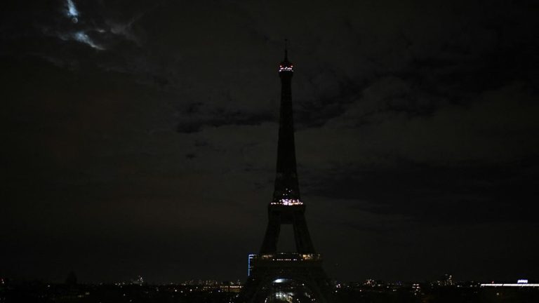 Monuments around the world will be extinguished on Saturday evening to highlight the need to protect the planet