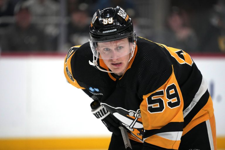 NHL |  Jake Guentzel and Ty Smith head to Carolina