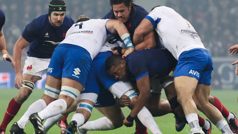 Ollivon’s promising try, Danty’s expulsion, a post that saves the Blues… Relive the highlights of France-Italy