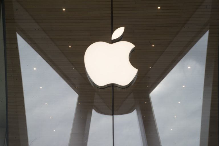 Online music |  EU fines Apple 1.8 billion euros