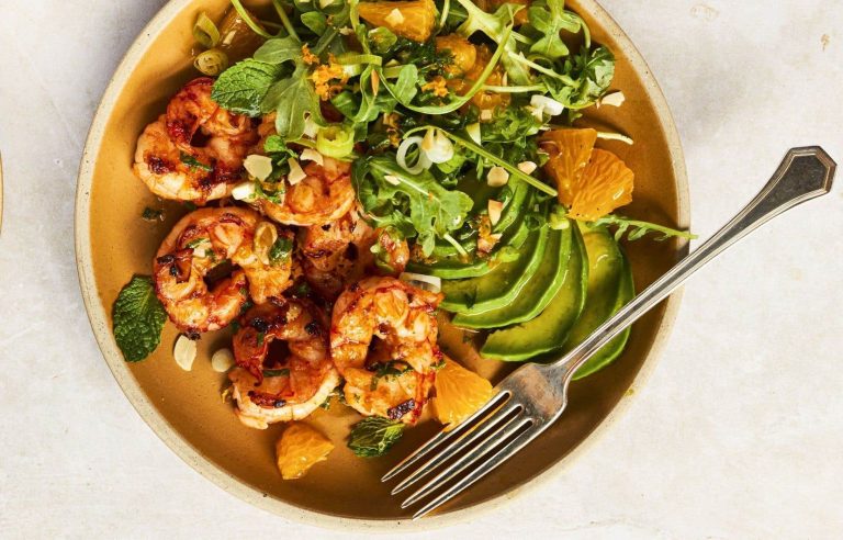 Pan-fried shrimp with orange, mint arugula salad