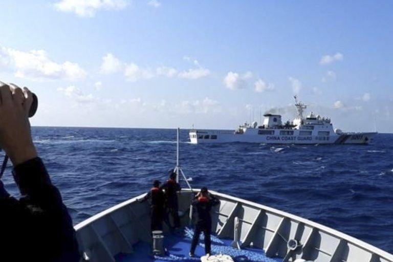 Philippine coast guard accuses Beijing of “dangerous maneuvers”