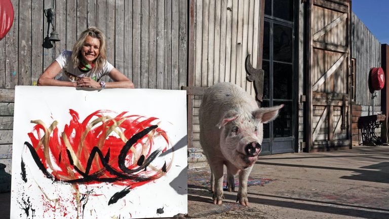 Pigcasso, a pig who painted pictures, died