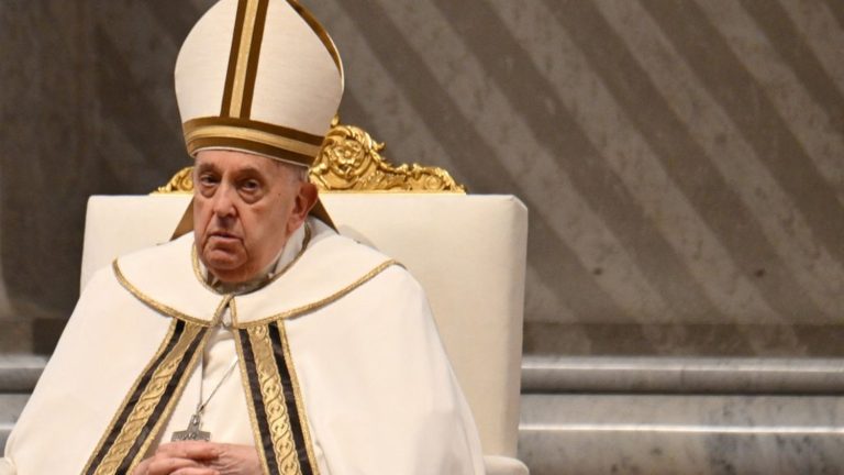 Pope Francis cancels his participation in the Stations of the Cross at the last minute