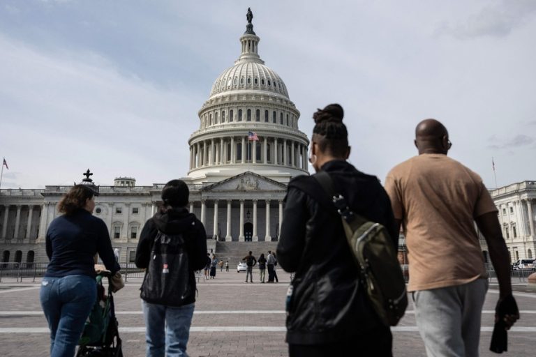 Sprint to the US Congress to pass the budget before midnight