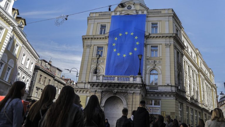 The 27 countries of the European Union give the green light to accession negotiations with Bosnia and Herzegovina