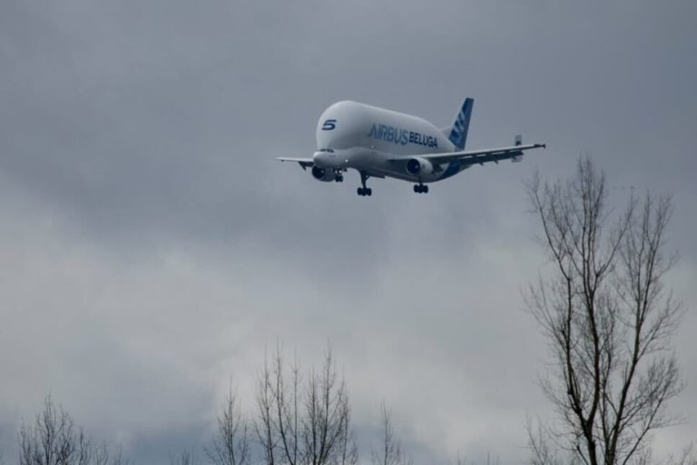 The gigantic Airbus Beluga plane visits Mirabel