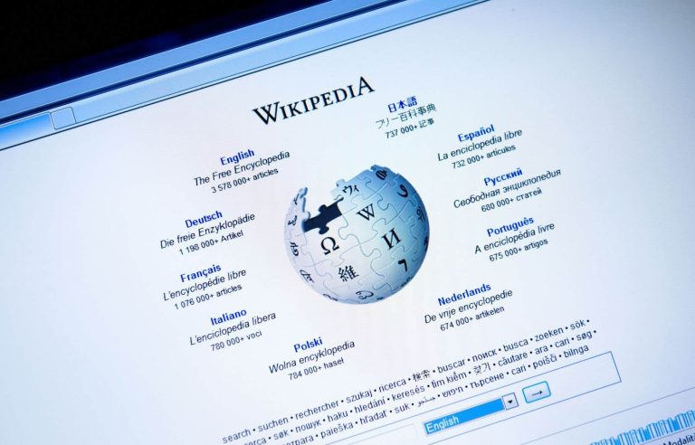 The place of French-speaking identities in Wikipedia