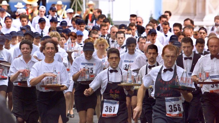 The return of the waiters’ race, in Paris