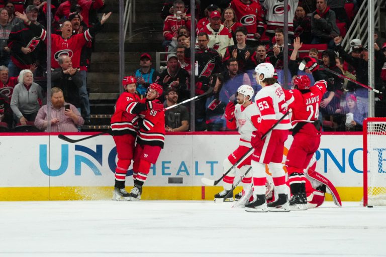 Thursday in the NHL |  Hurricanes qualify for playoffs