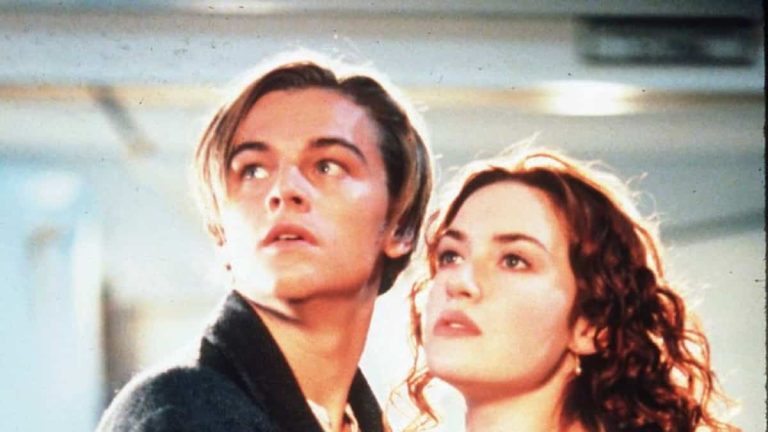 Titanic: the door that saved Rose soars at auction for $718,750