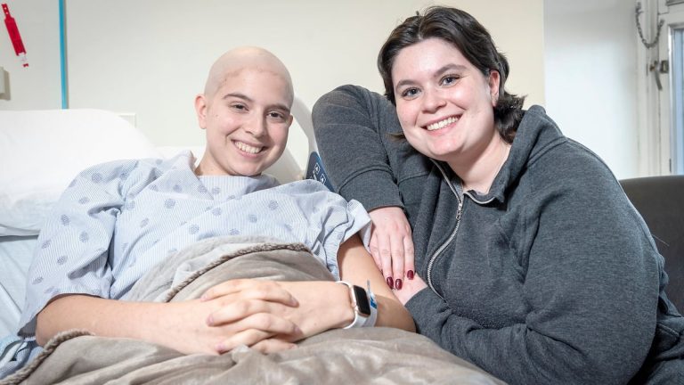 Two sisters struck by the same rare cancer, they will be at risk of recurrence all their lives