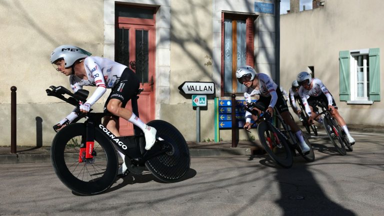 UAE Emirates still in the lead in the team time trial… Follow the 3rd stage