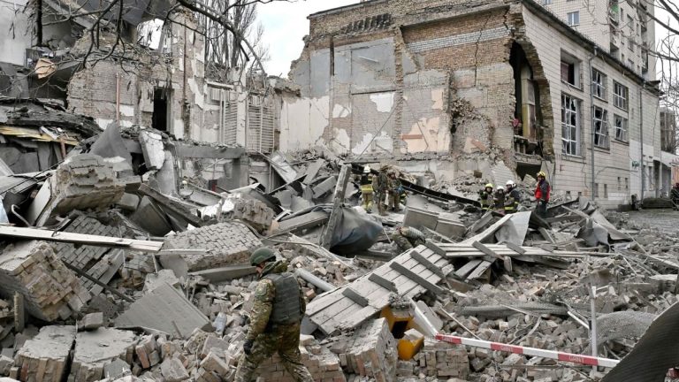 Ukraine: at least three dead and around thirty injured in Russian strikes