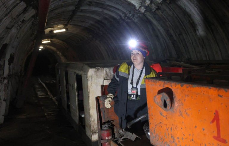 Ukrainian women go down to the mine to replace the men who went to the front