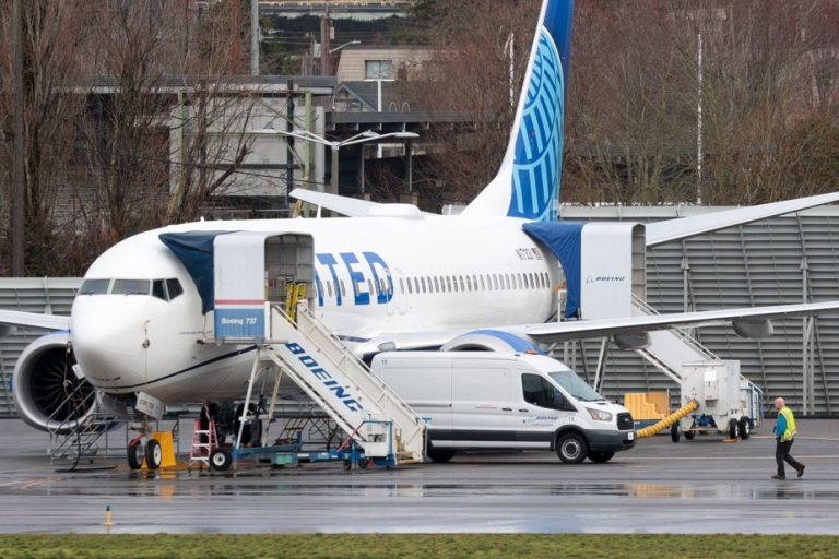 United States |  Air regulator looks into United procedures after Boeing incidents