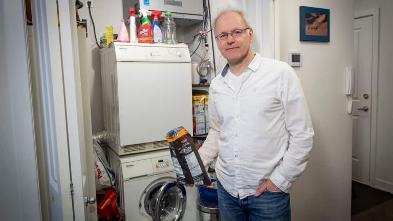 [VIDÉO] Here is the model energy saving citizen: he even uses his oven to reduce his heating bill