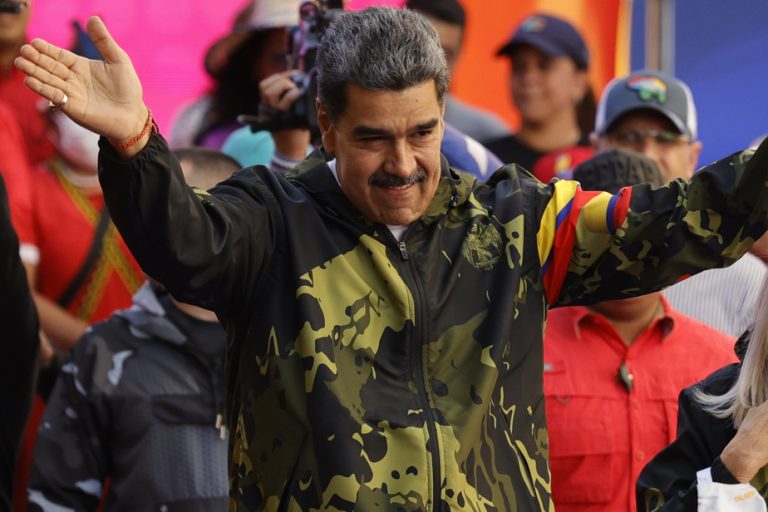 Venezuela |  President Nicolas Maduro invested by his party to run for a third term