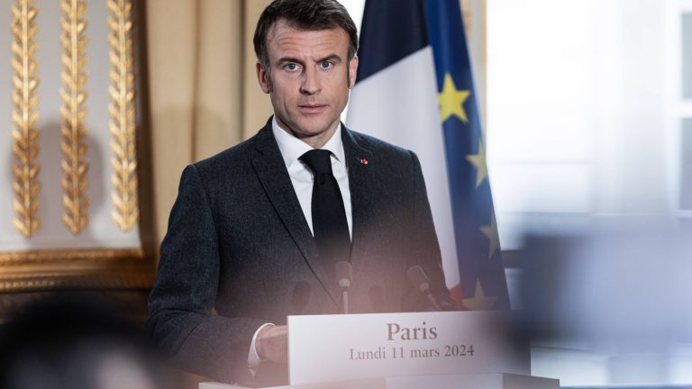 What does the assisted dying process wanted by Emmanuel Macron look like, step by step?