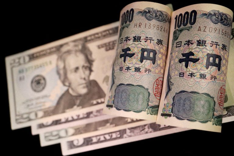 Yen falls to lowest level since 1990