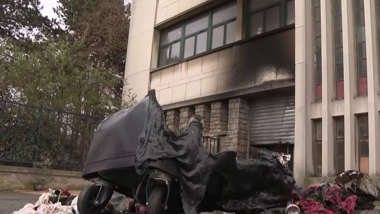 a demonstration in front of a high school in Cachan degenerates into clashes with the police