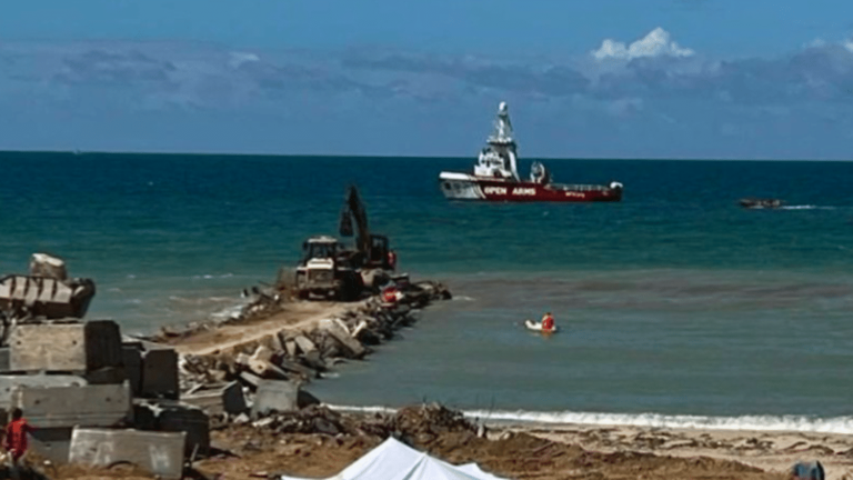 a first cargo of food unloaded by sea