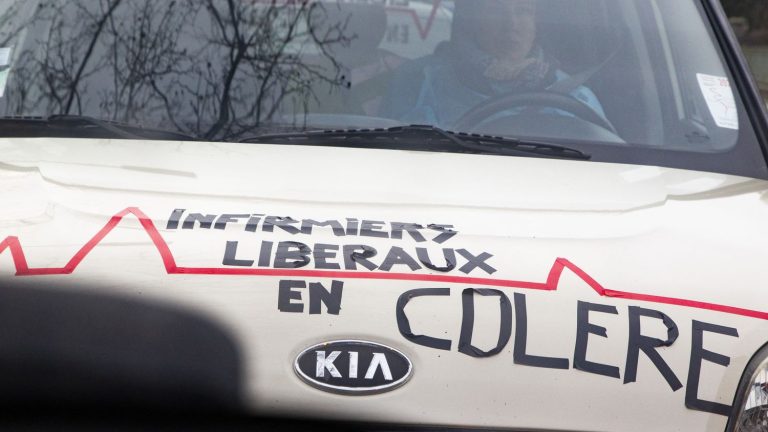 around 80 vehicles block the Rennes ring road for a snail operation