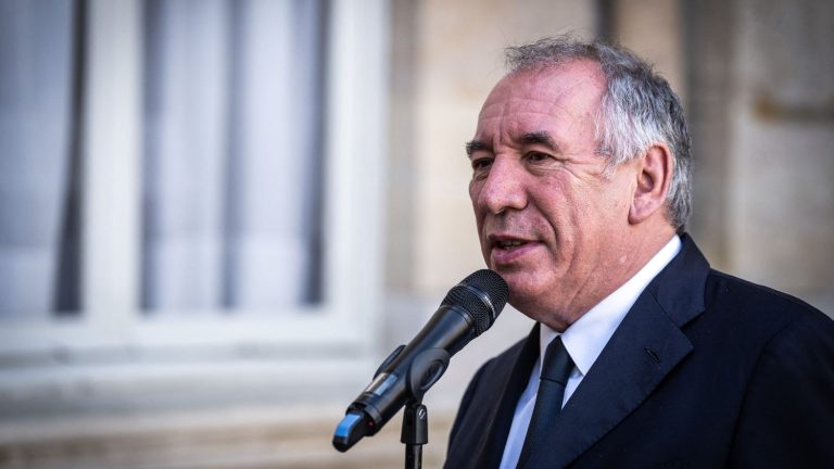 despite the tensions, the entire majority united behind François Bayrou