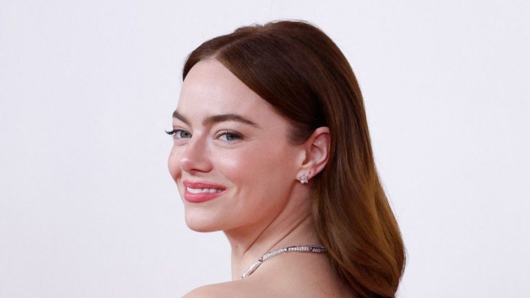 incident during the ceremony for Emma Stone, her dress completely damaged