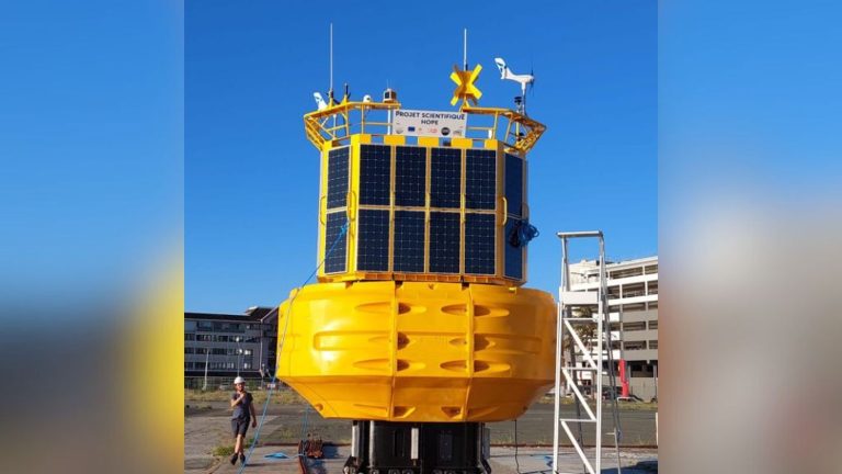 off the coast of New Caledonia, a buoy packed with technology to better understand the capacity of tropical oceans to capture CO2